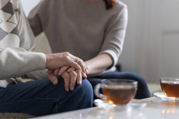 close-up-people-holding-hands